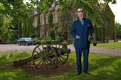 «Как же меня утомили русские». Как эксцентричный аристократ-миллионер искал молодую невесту в Tinder и остался ни с чем