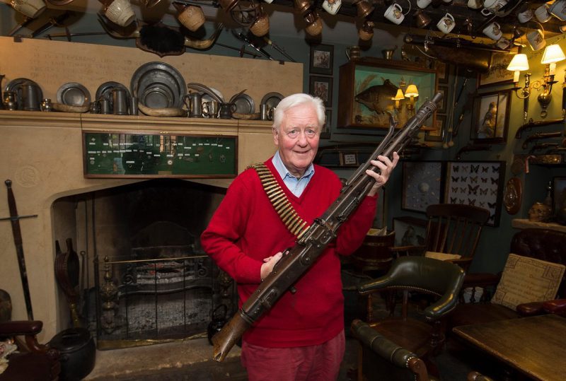 «Как же меня утомили русские». Как эксцентричный аристократ-миллионер искал молодую невесту в Tinder и остался ни с чем