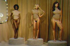 Ким Кардашьян выпустила лобковые «парики» и вызвала ажиотаж среди женщин