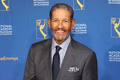 Культового телеведущего экстренно госпитализировали на каталке