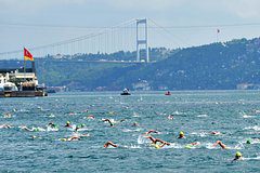 Мать пропавшего в Босфоре пловца сообщила о важном свидетеле