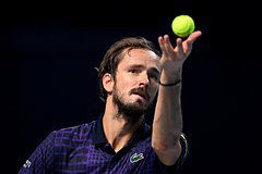 Медведев поскандалил с судьей во время матча