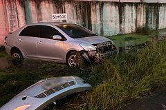 Молодая женщина спаслась от пытавшегося переехать ее на автомобиле насильника