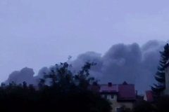 Над Львовом после ночной атаки дронов и ракет поднялись столбы дыма
