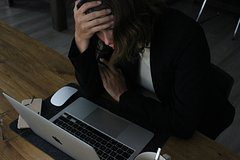 Названы неочевидные признаки хронического стресса