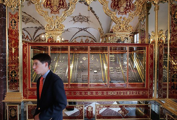 Ограбление Лувра в октябре 2025 года