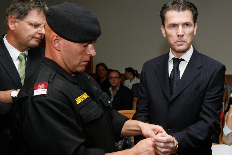 Ограбление Лувра в октябре 2025 года