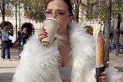 Ольга Серябкина прогулялась по Парижу в откровенном образе