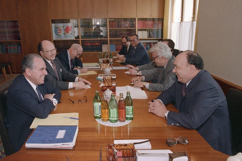 «Он имел в руках все». Архитектора перестройки Яковлева считают главным в деле уничтожения СССР. Так ли это на самом деле?