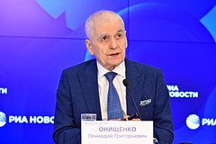 Онищенко оценил перенос начала уроков