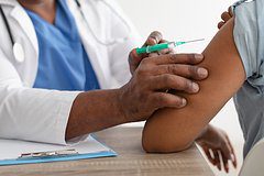 Отравившегося метанолом иностранца спасли с помощью русской водки