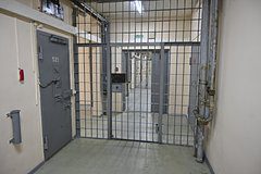 Отсудивший деньги у пенсионерки бывший мэр российского города попал в колонию