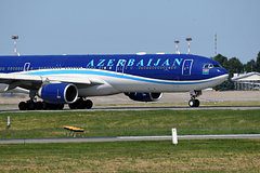 Пассажир самолета AZAL описал посадку в Пулково словами «была паника, были молитвы»