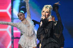 Певица Ханна раскрыла правду о пластике