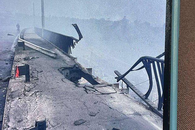 Появились фото разрушенного машинного зала ДнепроГЭС