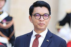 Президент африканской страны сбежал