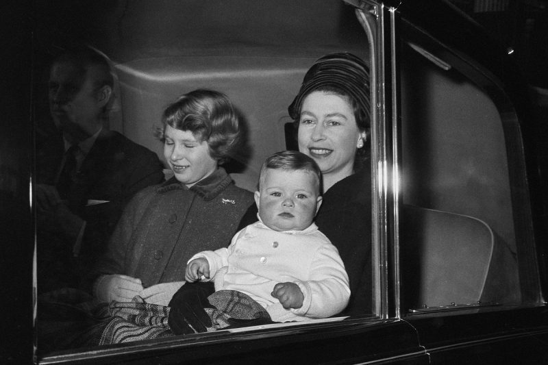 Принца Эндрю лишили титула