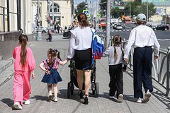 Путин распорядился создать группу по вопросам помощи семьям с детьми