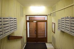 Россиянам напомнили о штрафах за несогласованную дверь в тамбуре