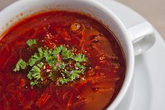 Россиянам назвали вредные для здоровья свойства борща