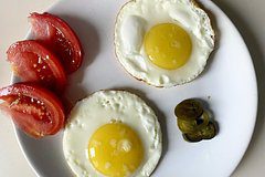 Россиянка съела яичницу на завтрак и заболела острой кишечной инфекцией