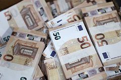 Шансы евро стать токсичнее доллара оценили