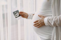 Школьницам начнут платить за беременность в российском регионе