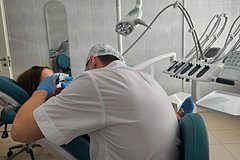 У россиянки после удаления зуба мудрости в частной клинике стало асимметричным лицо