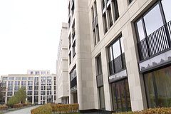 В Москве высотка начала рушиться из-за незаконного пристроя