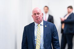 В офисе американского конгрессмена нашли флаг США со свастикой