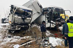 В российском регионе десять человек пострадали в аварии с участием автобуса и грузовика