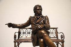 Захарова сравнила желающих запретить Пушкина на Украине с героем одной повести