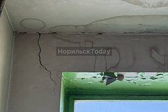 Жители российского города пожаловались на разваливающийся дом