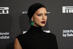 Ирину Шейк заметили без бровей