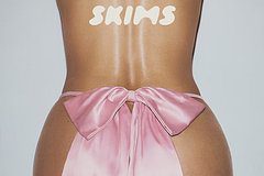 Ким Кардашьян выпустила адвент-календари с трусами