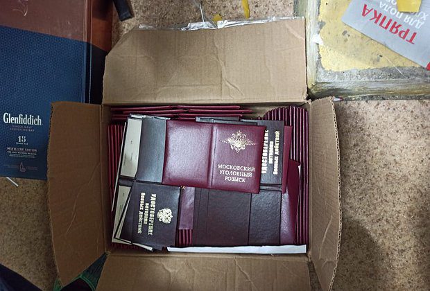 Под Москвой задержали подделывавшую документы нелегальным мигрантам преступную группу
