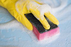 Россиян призвали опасаться губок для мытья посуды