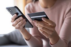 Россиянам запретят заводить слишком много банковских карт