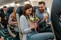 Россияне полюбили встречать день рождения в самолетах и поездах