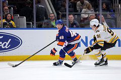 Россиянин устроил массовую драку на матче НХЛ