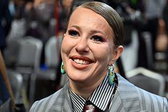 Собчак обратилась к сыгравшим свадьбу певцу SHAMAN и Мизулиной