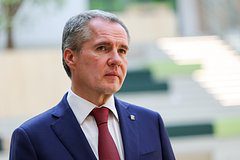 В Белгороде наградили поймавших обвиняемого в убийстве и изнасиловании военных