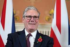 В Британии сожгли огромное чучело Стармера в честь ночи Гая Фокса