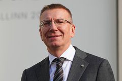 В прибалтийской стране запретили публиковать фото президента и премьера