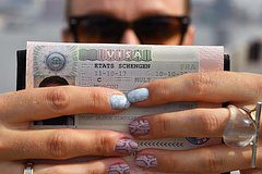 Запрет на выдачу россиянам новых многократных виз
