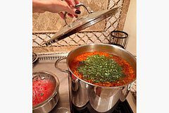 Жена Овечкина сварила борщ для игроков «Вашингтон Кэпиталс»