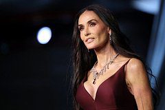 63-летняя Деми Мур раскрыла отношение к старению фразой «замечательное время»