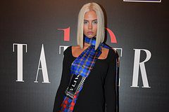 Алеся Кафельникова снялась в прозрачном нижнем белье и с крестом на шее