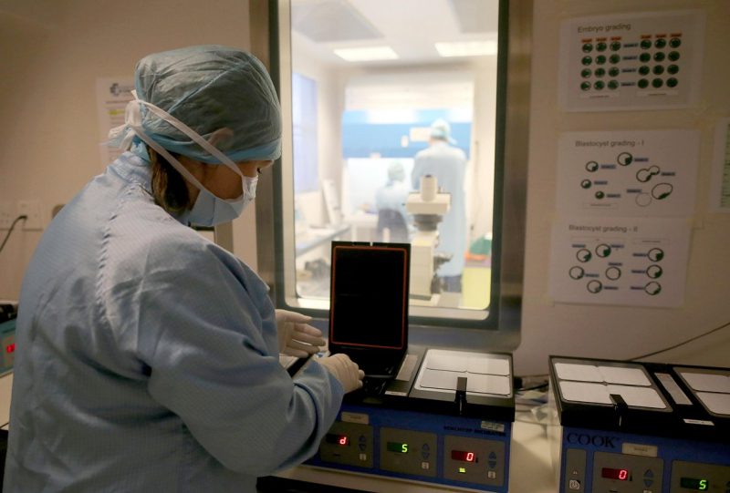 Бесплатная сперма Дурова может стать угрозой для будущих поколений. Чем рискуют женщины, которые захотят выносить его детей?