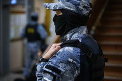 Бойцы ОМОН ворвались в московский бар «Невротик»